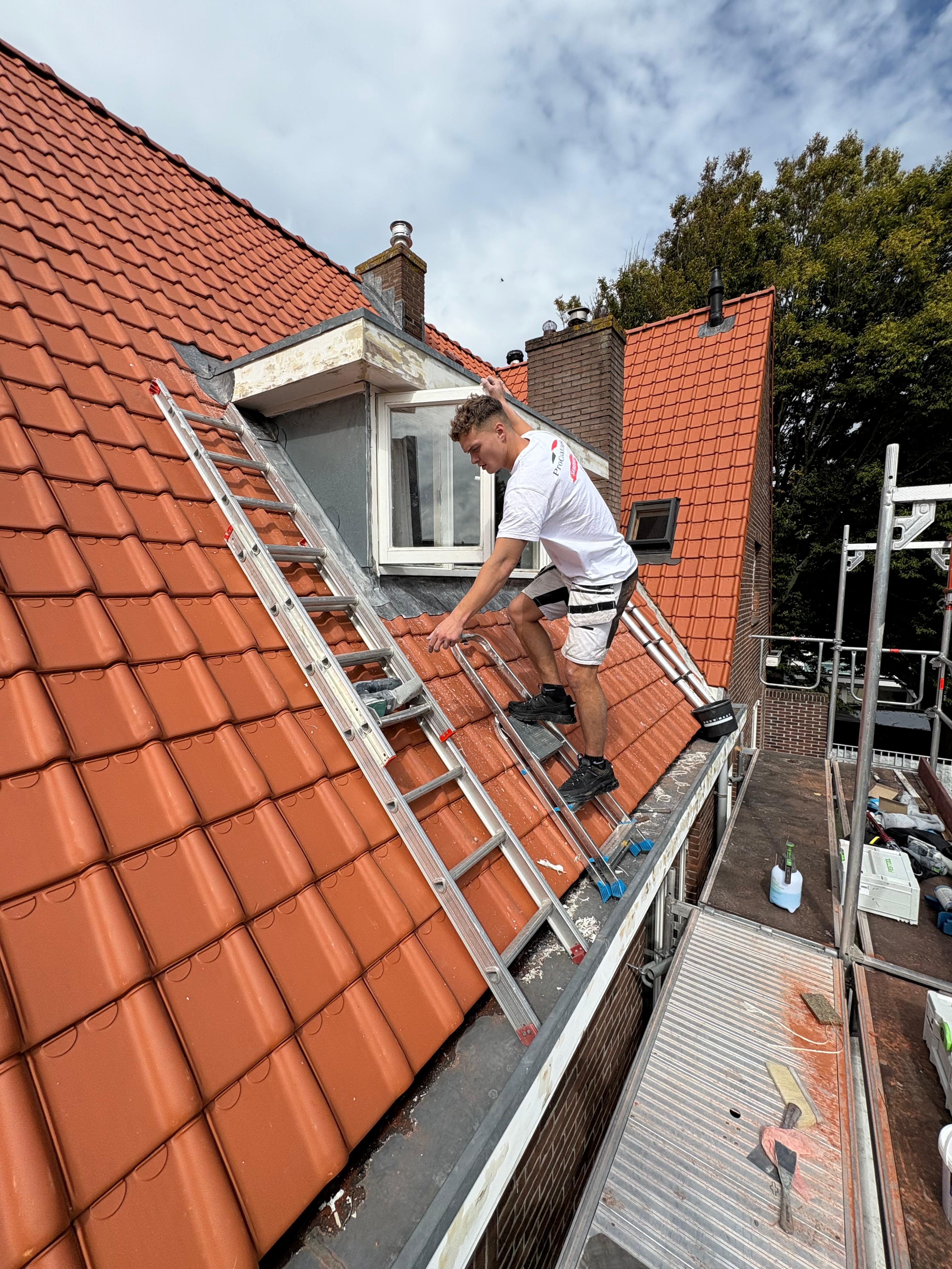 Schilderwerk dakkapel Haarlem Schildersbedrijf de Visser